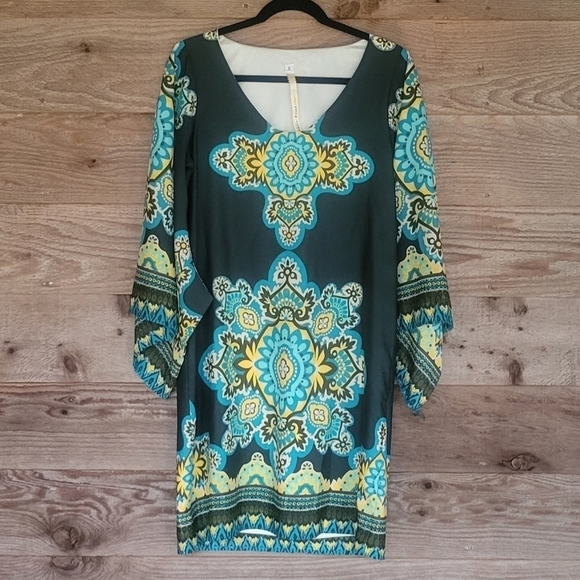 Uncle Frank Dresses & Skirts - Uncle Frank Green Printed Dress Kimono Sleeves Size Small